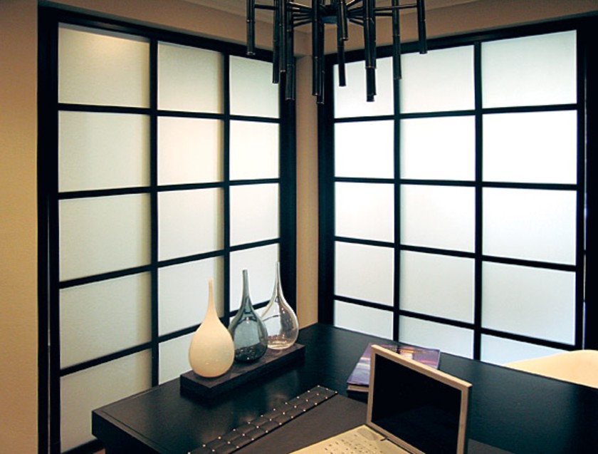 Угловая перегородка в японском стиле с матовым стеклом Саратов