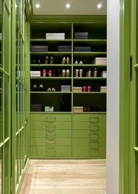 Г-образная гардеробная комната в зеленом цвете Саратов