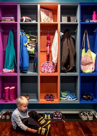 Детская цветная гардеробная комната Саратов