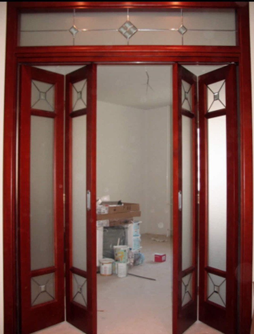 Дверь гармошка с декоративными стеклянными вставками Саратов
