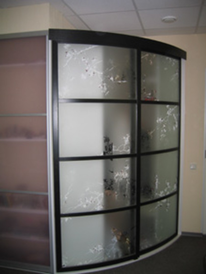 Шкаф купе радиусный с рисунком на стекле Саратов