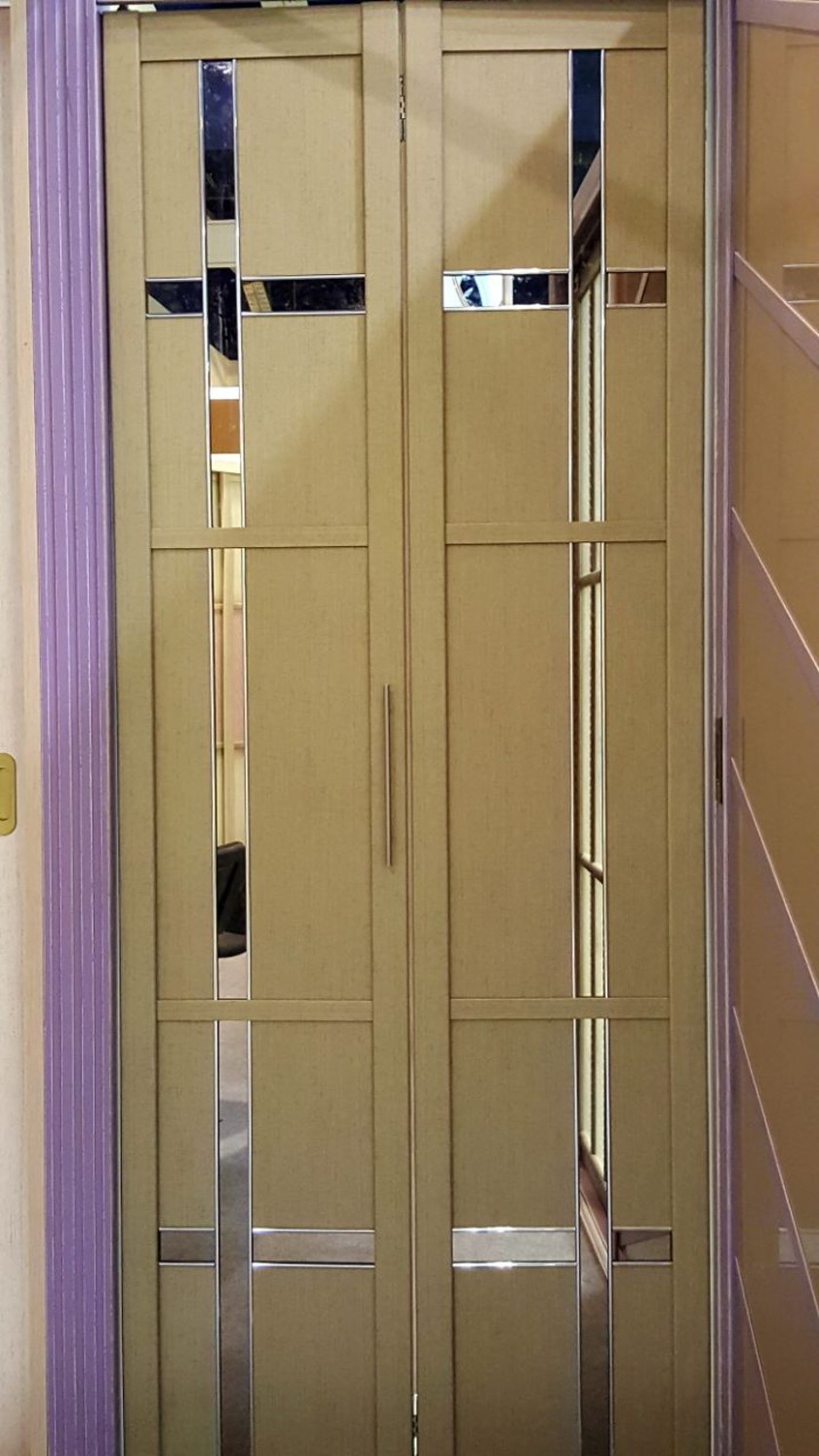 Двери гармошка шпонированные с зеркальным декором Саратов